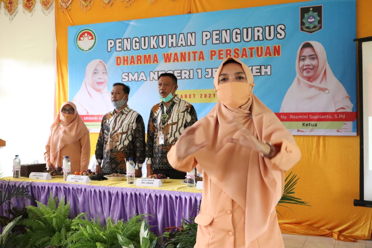 Pengukuhan DWP SMAN 1 Jereweh Periode 2021-2025 8